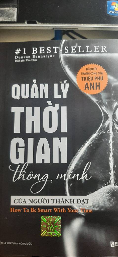 Giao nhanh, đóng gói rất cẩn thận và được tặng thêm đánh dấu sách nữa. Sách không có bị trầy và vẫn còn nhiều vẹn