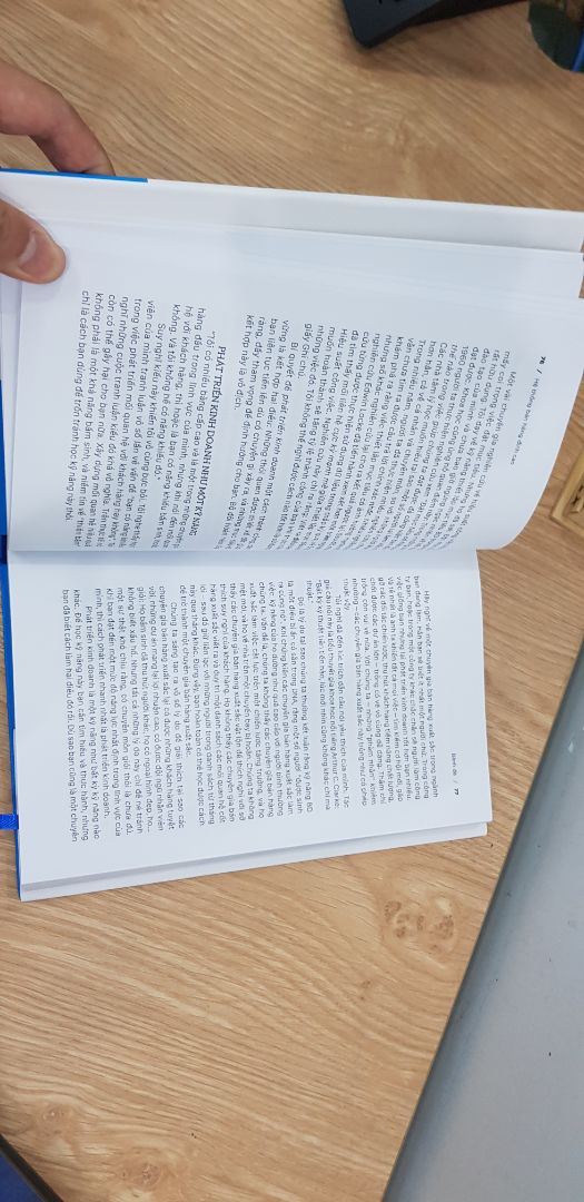 Sách in đẹp, chất lượng, nhưng giá tiền hơn cao.  Nội dung nói về cách phát triển mối quan hệ và hệ thống khách hành trong kinh doanh các khóa đào tạo. Sách  chỉ ra được 4 nhóm khách hàng hay gặp, cách bán hàng cho các khách hàng này. Sách phù hợp với những người đã có nền tảng kinh doanh và bán hàng để nâng cao kĩ năng.