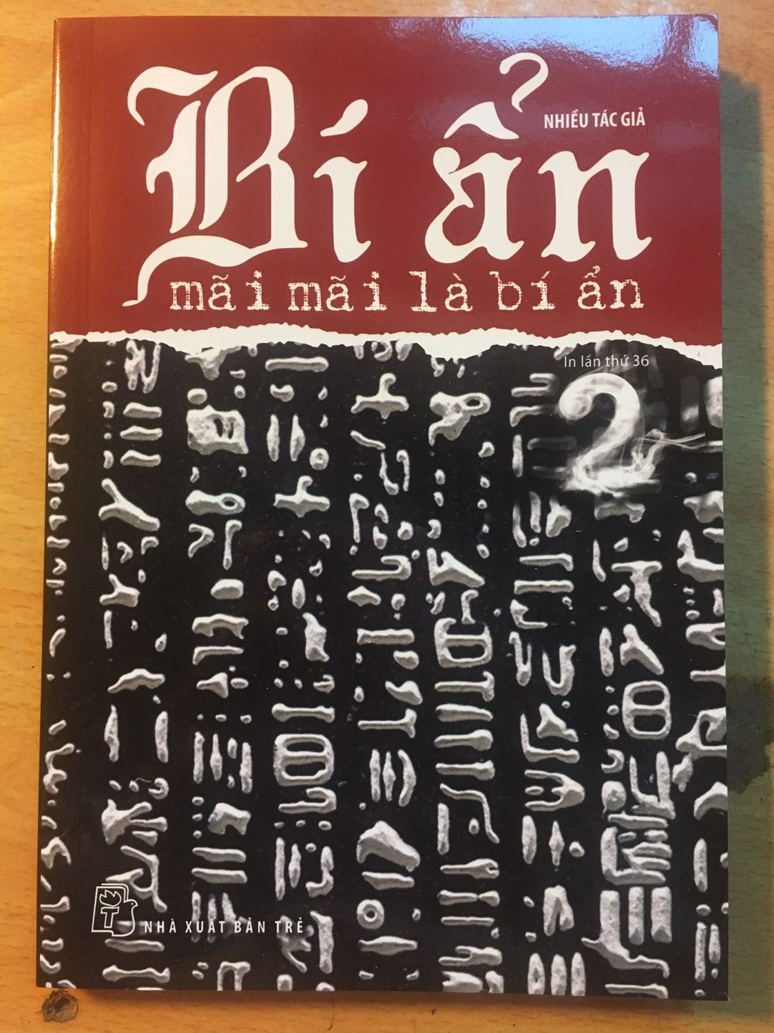 Mình đã đọc tập 1 và rất thích series này luôn. Chắc chắn mình sẽ dành tiền mua nốt các tập sau :)))