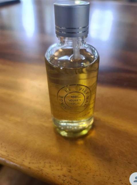 Dầu tràm đúng loại nguyên chất rất thơm đậm mùi. Không phải loại pha như nhiều lần trước mình mua.