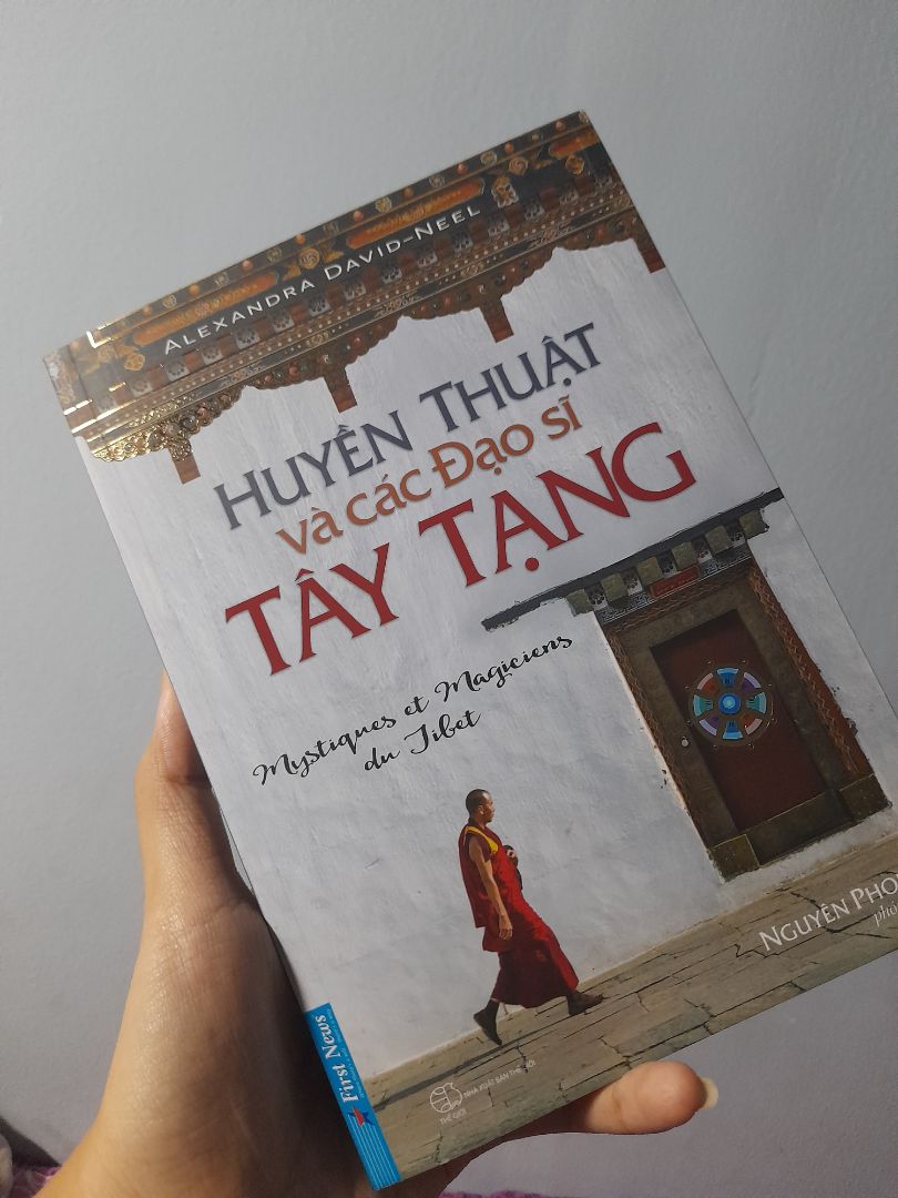Cái bao bì sản phẩm này rất đẹp luôn. đọc rất lôi cuốn. nhưng có phần hơi kinh dị 1 tẹo á. mà rất hay luôn. mọi người kiểu được biết thêm về 1 vùng trời kiến thức tâm linh mới á. Tiki giao hàng nhanh. nên mua nha các bạn