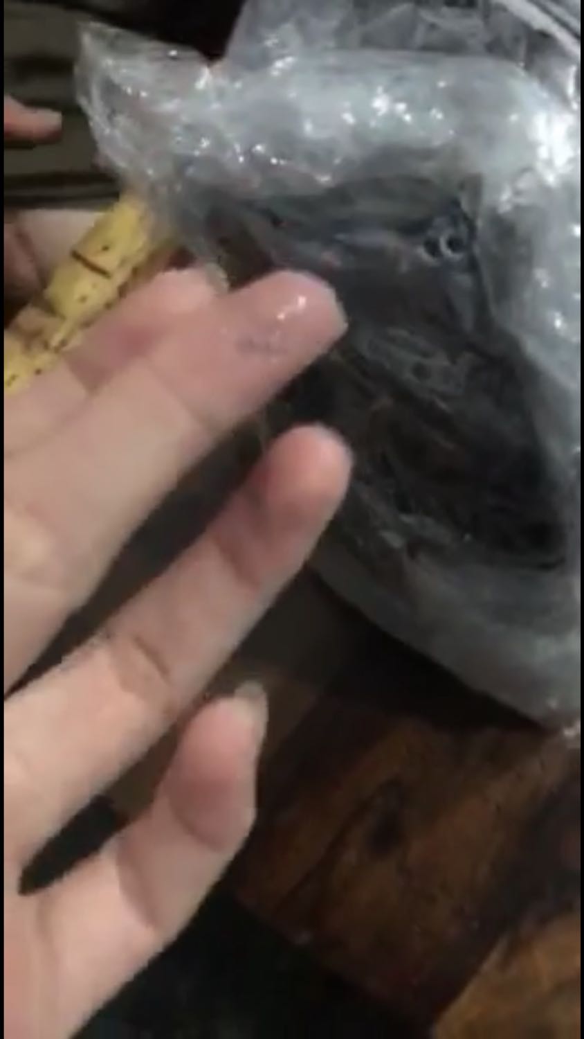 Vận chuyển bị đổ dầu gội Vận chuyển bị đổ dầu gội