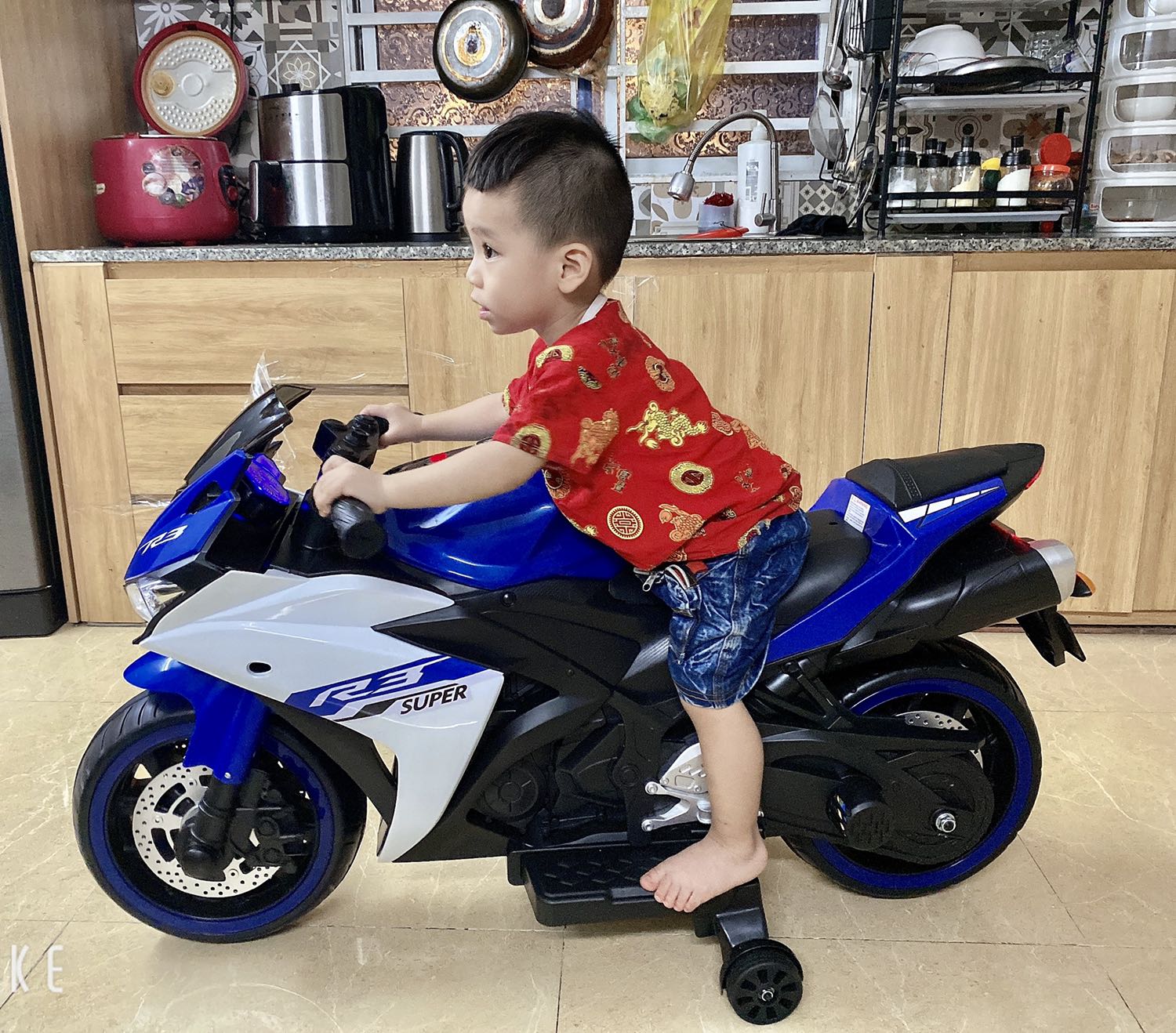 Giá rẻ, làm bé tăng cưng nhiều. Giá như vậy là ổn, chứ 1 hộp vậy con mình uống có 2 tuần hà. Nè đừng thấy hộp sữa vậy mà tưởng nhỏ nhé. Hơi bị to đấy