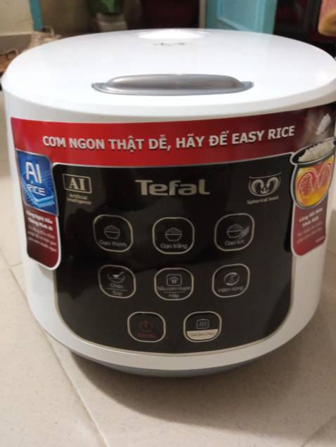 Rất hài lòng - Nồi đẹp, trông rất chắc chắn,  mọi phụ kiện đầy đủ nguyên seal. Shop đóng gói cẩn thận, ấn tượng hơn là được khuyến mãi giao rất nhanht trong vòng 90 phút sau khi đặt hàng + nhận đủ 3 hộp đựng chất lượng cao. Tuy chưa dùng thử, nhưng cảm nhận rất ấn tượng về món hàng đã đặt mua chỉ ~900k dịp 5.5. Đặc biệt là mua để tặng Mẹ nhân ngày lễ của Mẹ sắp đến 12-5, dĩ nhiên là Mẹ mình rất ưng ý. Đã ủng hộ Tefal thêm 2 cái khác để tặng người thân mà không cần phải nghĩ hơn. Cám ơn Shop.