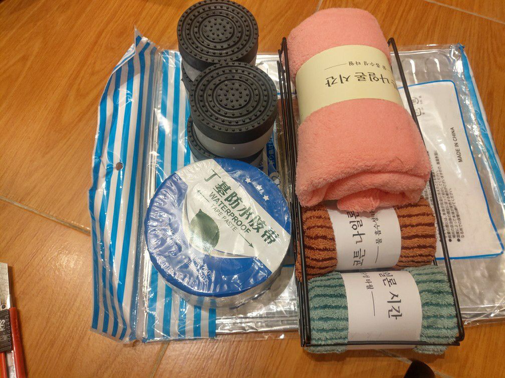 băng dính dày dặn, lớp keo chắc chắn, hiện tại mình dán ống nước thất rất oke. shop giao hàng nhanh, nhiệt tình