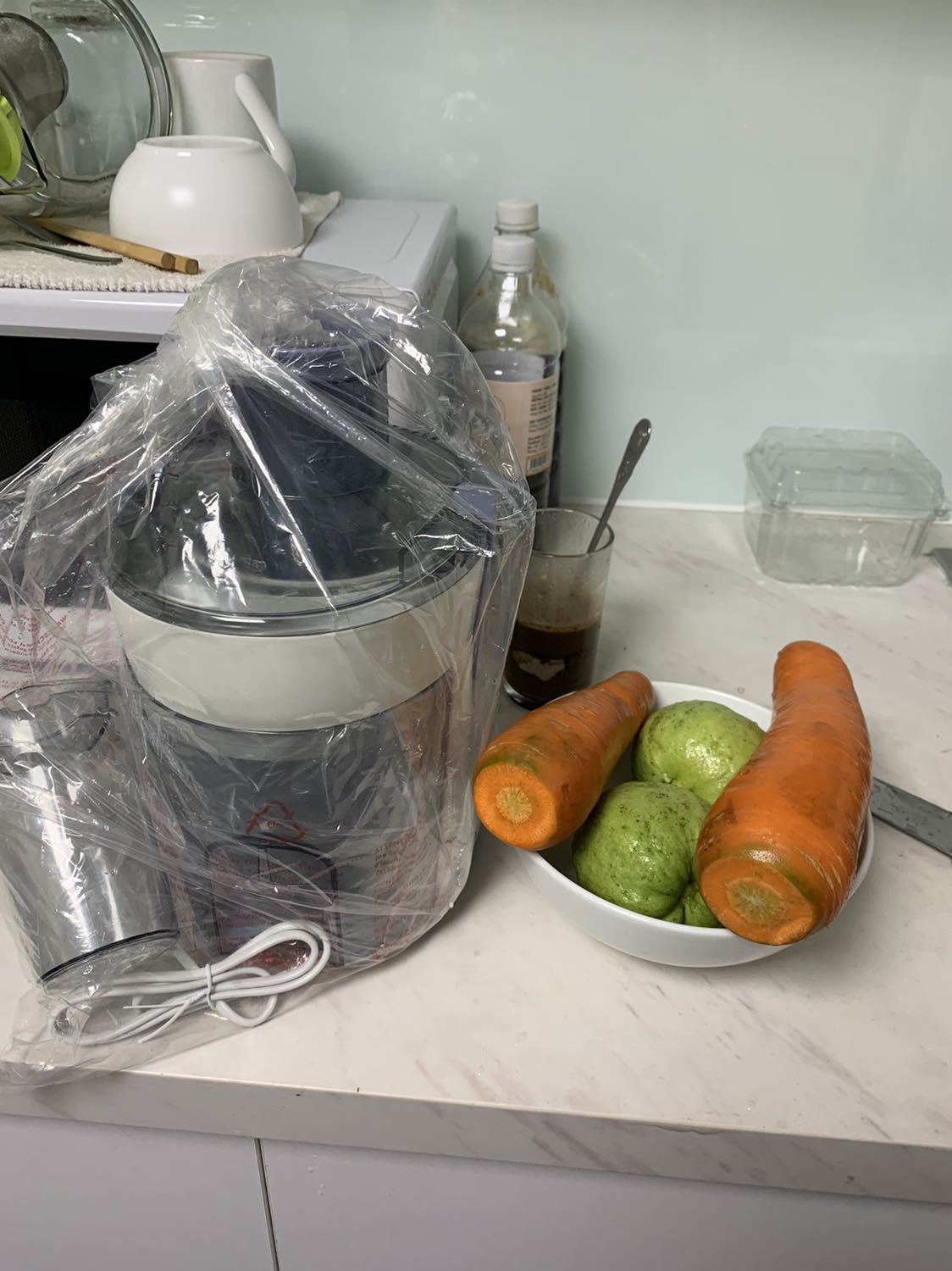 Giao hàng nhanh chóng, đóng gói cẩn thận, máy chạy êm, ép xác khá khô, máy ép cực nhanh. Giá khuyến mãi tuyệt vời