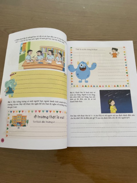 Giao hàng đúng hẹn đóng gói cẩn thận. sách trình bày khá hấp dẫn với nhiều hình vẽ minh họa, tuy hình minh họa chưa được đẹp lắm. Nội dung dễ hiểu, gợi mở cho trẻ viết văn hiệu quả hơn