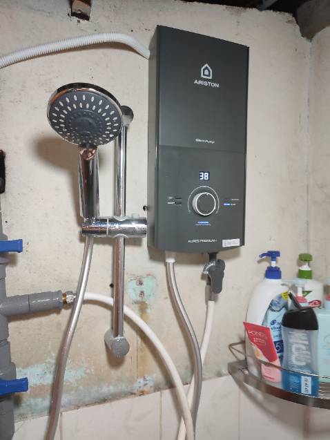 Máy ổn, chính hãng, gói giao hàng Tiki hơi kém, lúc đặt hàng thì ghi vận chuyển từ HCM, qua hôm sau thì ghi vận chuyển từ HN, gói vận chuyển chỉ cho 1 tùy chọn Pro chọn giờ lắp trong khi mình ko có nhu cầu lắp đặt, thời gian chọn giao hàng nhanh nhất là 7 ngày, ko có tùy chọn sớm hơn, hàng về đến HCM sớm nhưng để ở kho 5 ngày, tới đúng ngày giao dự kiến mới giao hàng, liên hệ Tiki hổ trợ giao sớm nhưng chỉ hứa chứ ko thực hiện.