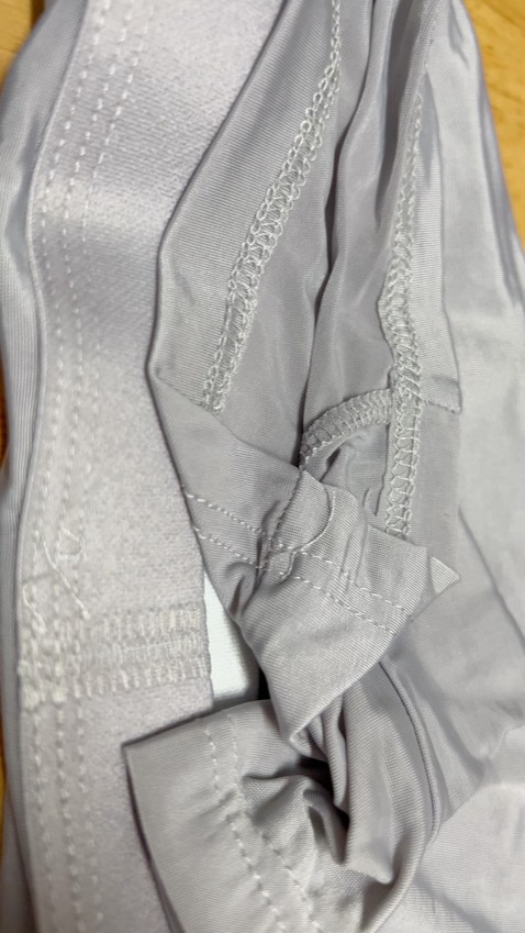 Hàng không tem mác, đường may ẩu mà giá quá cao, hộp đựng không niêm phong! Không đủ tin tưởng để mặc, 129k 3 cái nhiw 3 cái giẻ lau không thấm nước