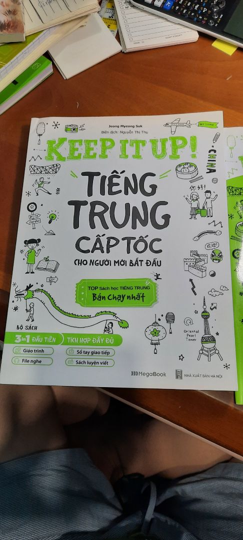 Mua sách mùa sale nên rất hời, nội dung khá tốt rất thích học cho người cham chỉ để học chứ mình lười quá học chơi chơi thì ok học để đi làm đi du học thì cần tìm hiểu rất kĩ nói chung là sách ok lắm. Tuy nhiên trong quá trình vân chuyện sách bị móp nên mình rất tiếc mình muốn đánh giá 4* nhưng mình đã suy nghĩ lại vì đây chỉ là việc nhỏ k đáng lo mà mĩnh vẫn mong bên giao hàng và bên đóng gói cẩn thẩn hơn để mình có thể tiếp tục ủng hộ 
cám ơn mng đã vất vả trong mùa dịch thế này giữ giìn sức khỏe nka iu iu