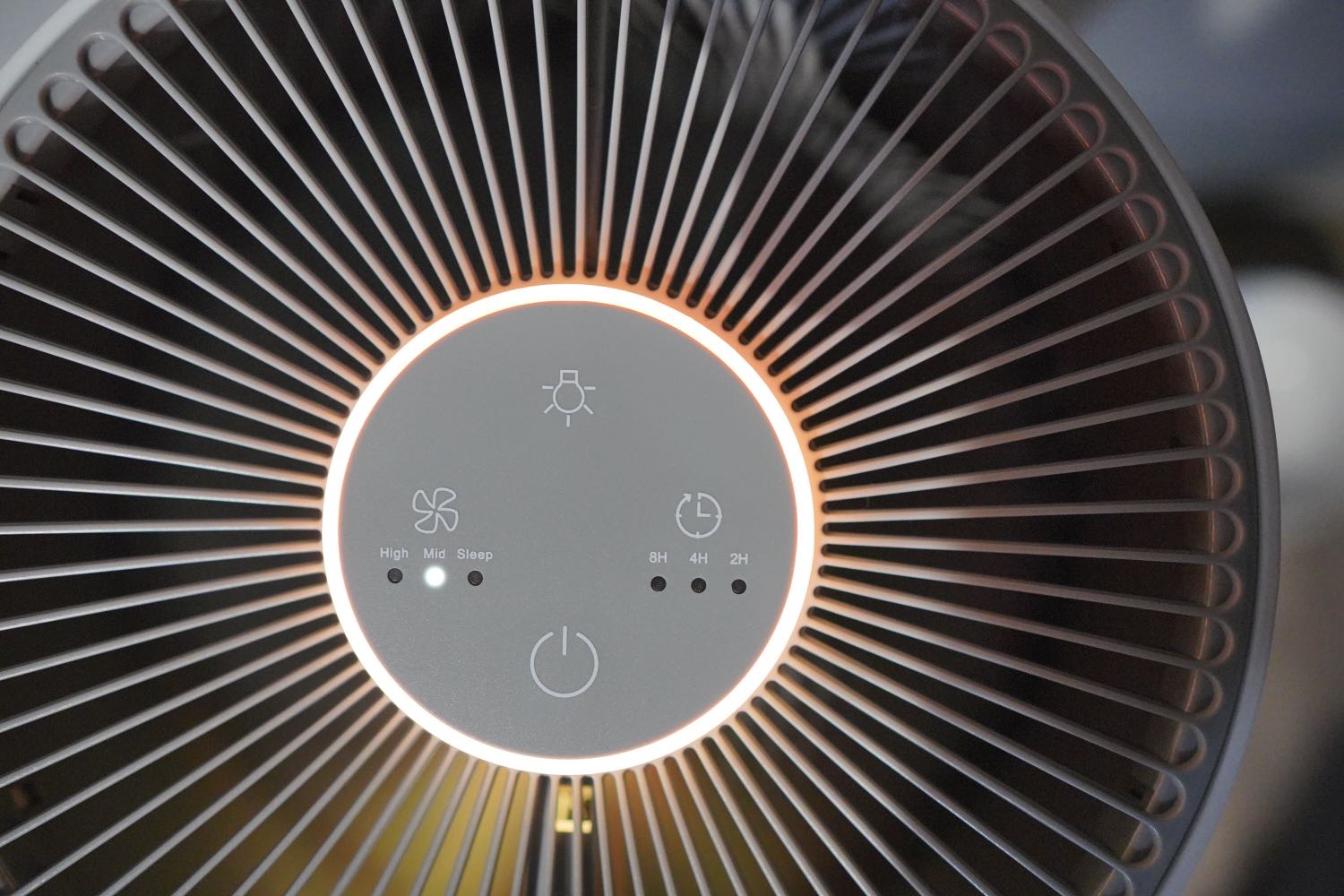 Máy hơi nhỏ hơn so với tưởng tượng, vì trc mình dùng xiaomi đời đầu (lớn hơn bạn này) nên bị bất ngờ. Máy xiaomi mình dùng 5 năm thì chết main nên tìm mua em mới, thấy bạn này đủ nhu cầu là lọc không khí tại toilet của tụi nhỏ nhà mình nên mình chọn. Lực hút mức high khá mạnh, tiếng quạt lớn, thích hợp hút một time ngắn rồi về lại mid hoặc low. Mình thấy để ở mid ko nghe đc tiếng quạt ở khoảng cách 2m.
Ổn áp, đồ của lock&lock ko xịn thật ạin nhưng đủ tốt so với tầm giá Máy hơi nhỏ hơn so với tưởng tượng, vì trc mình dùng xiaomi đời đầu (lớn hơn bạn này) nên bị bất ngờ. Máy xiaomi mình dùng 5 năm thì chết main nên tìm mua em mới, thấy bạn này đủ nhu cầu là lọc không khí tại toilet của tụi nhỏ nhà mình nên mình chọn. Lực hút mức high khá mạnh, tiếng quạt lớn, thích hợp hút một time ngắn rồi về lại mid hoặc low. Mình thấy để ở mid ko nghe đc tiếng quạt ở khoảng cách 2m.
Ổn áp, đồ của lock&lock ko xịn thật ạin nhưng đủ tốt so với tầm giá