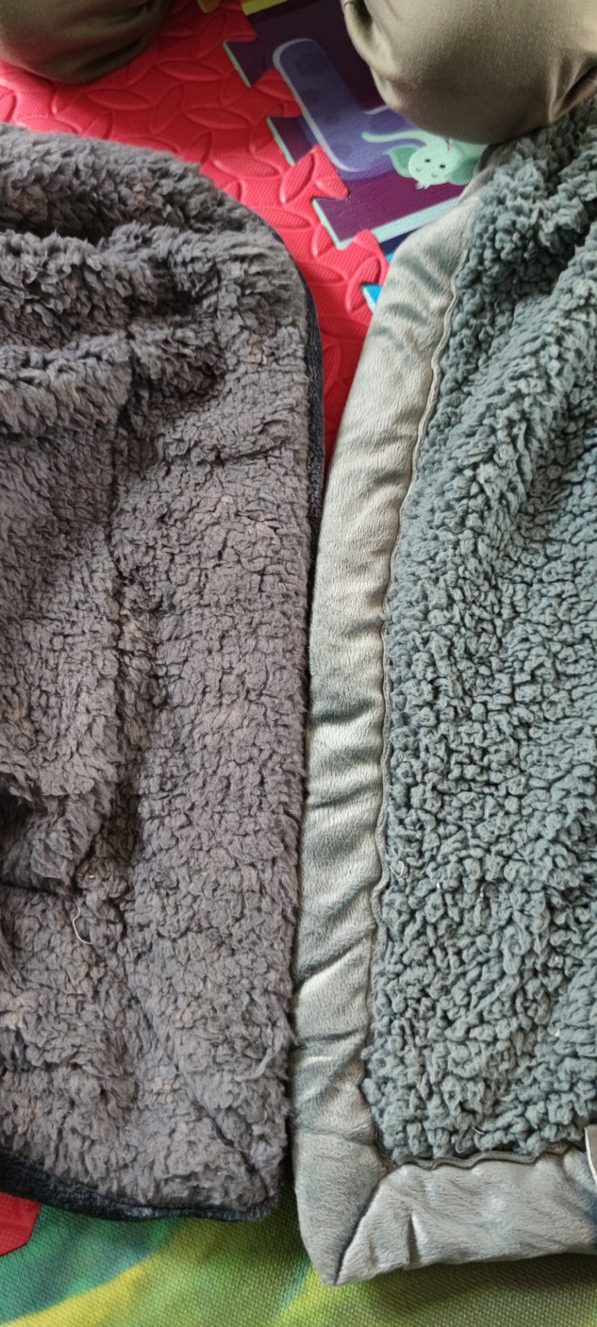 Treo đầu dê bán thịt chuột, nhẹ, lông cừu bết không giống ảnh, chăn nhà mình đã mua 1 cái sịn nên dễ dàng nhận ra. 
Ảnh là chăn sịn, giao hàng chăn đểu.
thất vọng với tiki