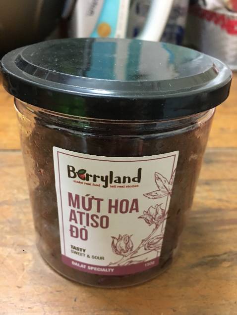 Đang tự hỏi sao mới đặt hàng đã tới nơi rồi, hoá ra sản xuất ở cùng tỉnh :)). Gói hàng cẩn thận, mà tặng thêm cuộn băng keo gần hết (???) thấy ngộ ghê lun (mình quên chụp hình mất). Cái bông giòn giòn ăn vui vui, vị giống giống kẹo của 1 hãng phổ thông nào đó. Chắc pha vô trà hay nước giải khát thì ăn vui á, chứ ăn không mình thấy chán.