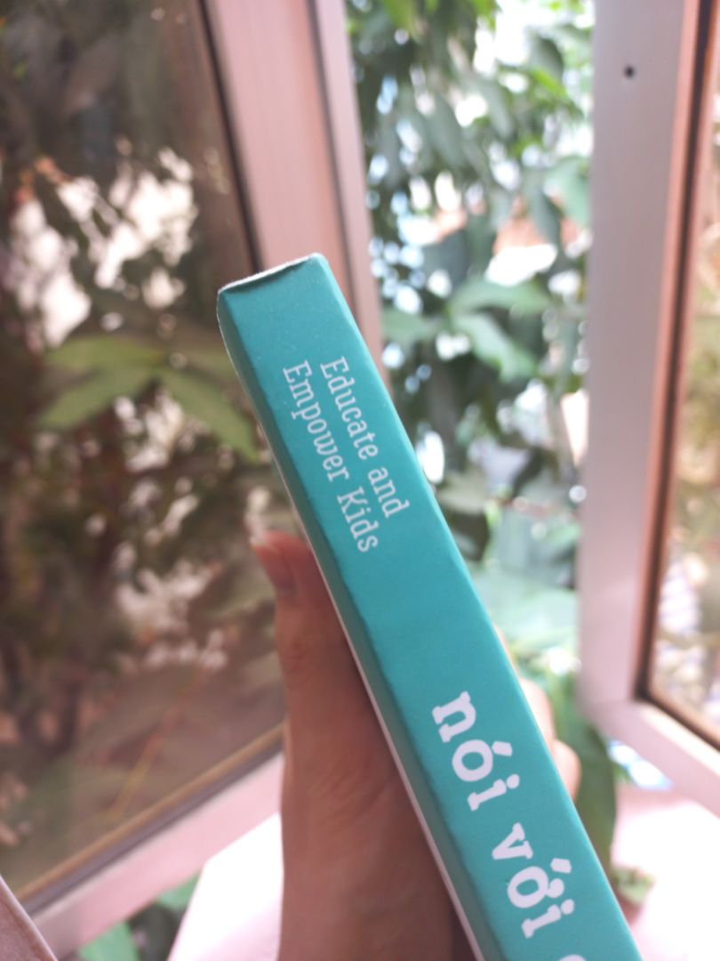 Sách hay nhưng Tiki chọn hàng để giao quá tệ. Sách bị dính bẩn thì không đáng nói nhưng gáy sách thì được đóng cực tệ còn bị nhăn nheo. Không phải lần đầu Tiki gửi sách có tình trạng kém như vậy