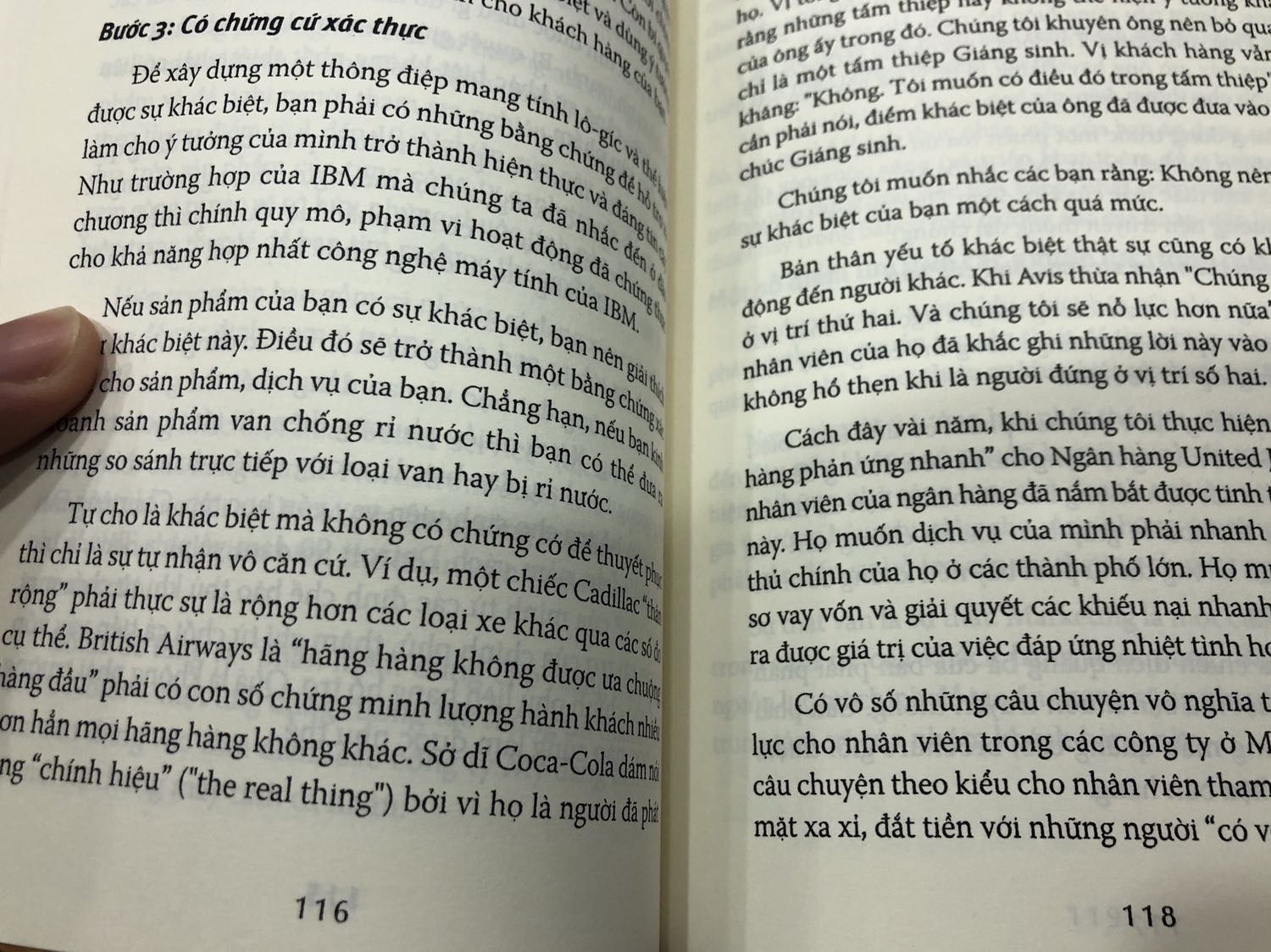 Đơn hàng 314054727 của tôi có quyển sách “Khác biệt hay là chết” có rất nhiều lỗi in ấn: đóng sai thứ tự trang, giấy in lem mực, mục lục thiếu. Đây dường như là sách in lậu. Tôi mua tặng nhưng sách quá tệ. Yêu cầu Tiki lấy lại và đổi quyển khác.