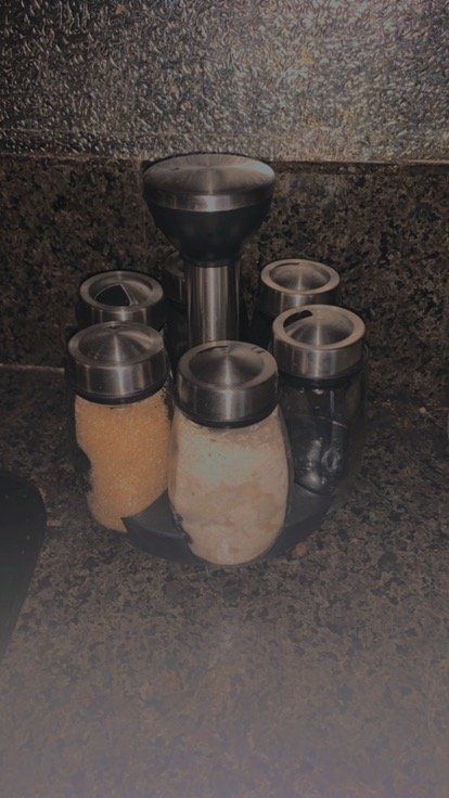 to hơn so với mình tưởng tượng, đẹp, đưbgj đc nhiều gia vị, rắc gia vị cũng dễ, ok lắm luôn