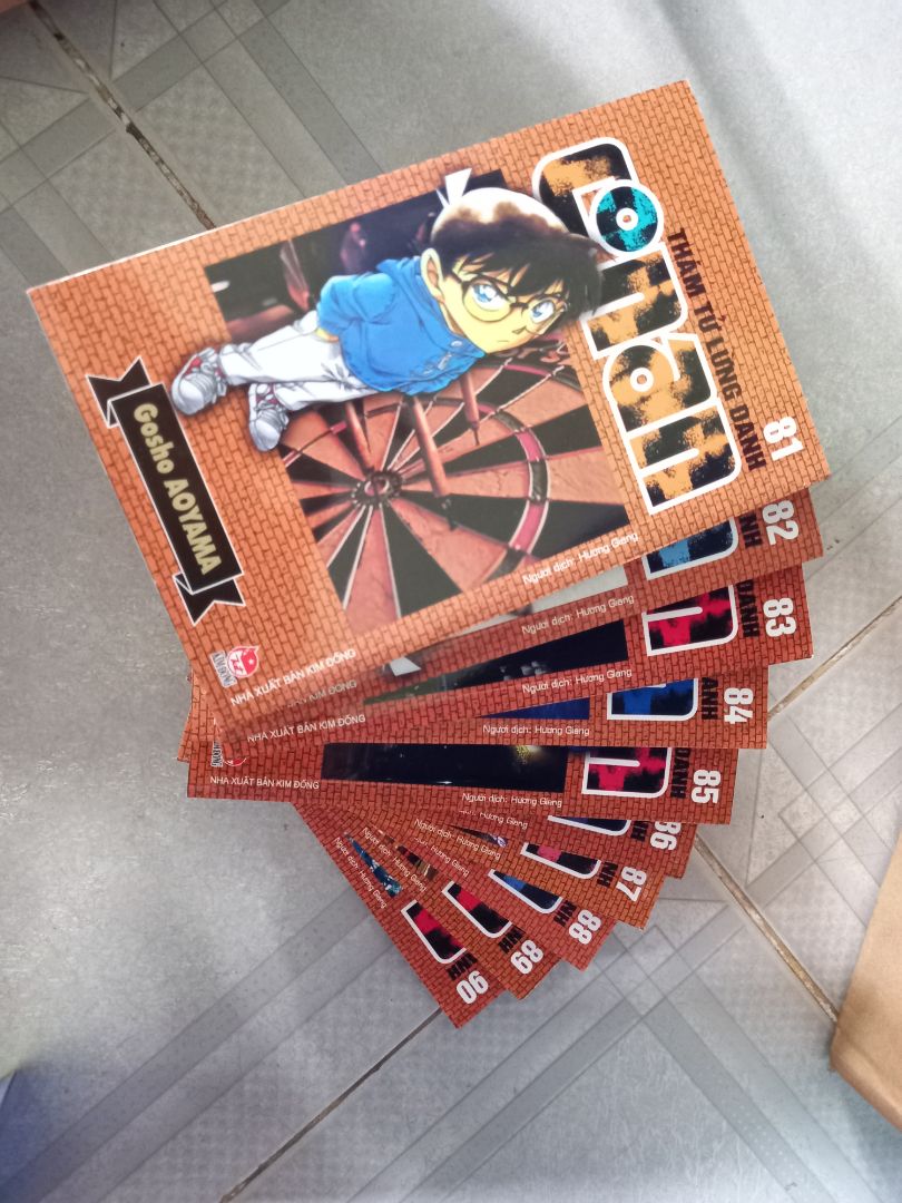 Truyện đủ số lượng và bìa và giấy đều rất mới và bóng, riêng phần gáy truyện hơi tróc, không biết có phải do đóng gói không có chống shock không nữa. Nhìn chung mình mua về để đọc không yêu cầu quá cao. Duyệt nha