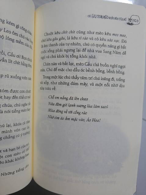 Giở trang đầu tiên ra sờ lên trang sách mịnnnnnnn vô cùng tận, chất lượng giấy quá tốt, minh hoạ rất hay, đáng yêu, "nghệ", tranh vẽ ko cảm giác bị trẻ con. Nói chung 10 điểm cho cuốn sách này, nghe đến lâu rồi nhma giờ mới mua, quả là sáng suốt. Tiki giao hàng nhanh, nhân viên giao hàng thân thiện, đóng gói hàng ẩu, mua 3 cuốn bị gãy mép 2 cuốn.