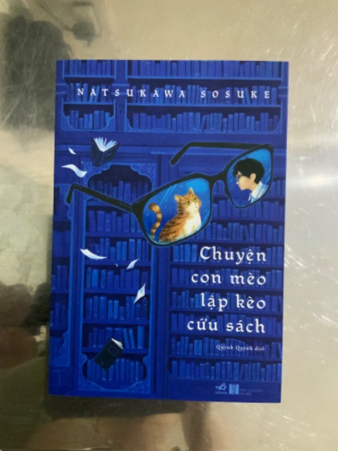 Cuốn sách đem đến hy vọng và niềm vui cho những ai đang ru rú trong nhà. Cuộc đời luôn sắp sẵn những “chú mèo” giúp ta vượt qua cô đơn, miễn sao khi chúng xuất hiện, ta đừng đuổi chúng đi là được.