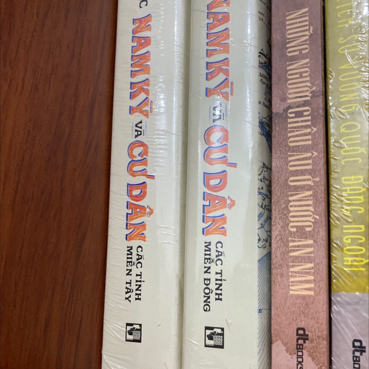 Sách hay và chất lượng lắm nha. Mình còn mua trúng đợt sale nên quá phê.