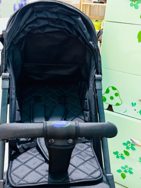 Mình vừa nhận được hàng. Thùng đóng kĩ càng. Xe  lắp ráp nhanh chóng và dễ dàng, xe đẩy nhẹ nhưng vẫn chắc chắn. Gấp gọn tiện lợi có kèm màn nên an tâm không sợ côn trùng như: ruồi, muỗi….
Shop có tặng kèm thêm đồ chơi dễ thương ❤️