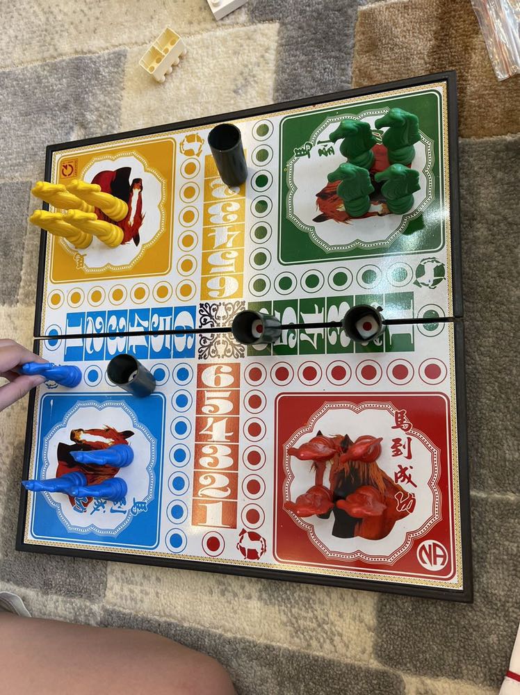 ưng quá, bộ nam châm hút ko bị đổ quân cờ, bàn bờ to, chắc chắn, ngày xưa dùng bàn là tờ giấy, giờ làm đẹp và tiện quá
mua mấy món đồ của shop rồi, món nào cũng ưng, chu đáo như vậy thì mới bán tốt, nên duy trì nha
thẻ bảo hành đầy đủ và giao hàng khá nhanh
nên gọi cho khách trước khi giao hàng để khách chủ động nhé shop