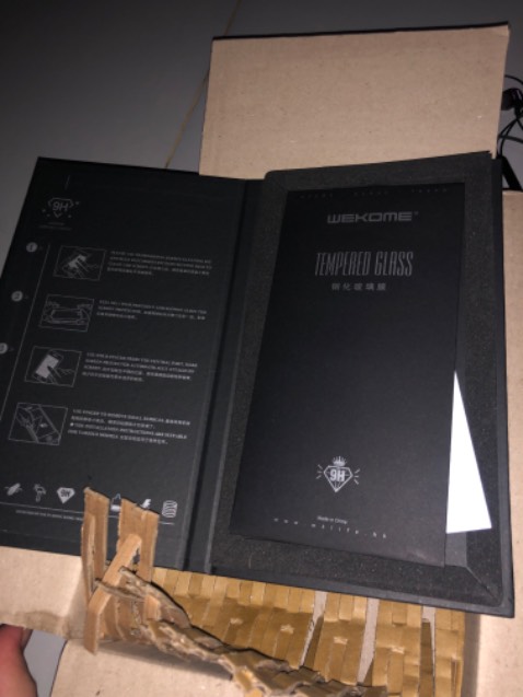 Dán ôm màn hình, chống in vân tay tốt, chống trộm tương đối tốt, đóng gói sản phẩm đẹp, đầy đủ phụ kiện. Nếu có thêm tem tiếng Việt thì quá tuyệt vời!!! Dán ôm màn hình, chống in vân tay tốt, chống trộm tương đối tốt, đóng gói sản phẩm đẹp, đầy đủ phụ kiện. Nếu có thêm tem tiếng Việt thì quá tuyệt vời!!!