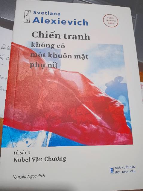 Giao cực nhanh, hộp bên ngoài hơi móp. Bên trong bọc xốp lỏng lẻo, kh dán băng dính. Kiểu chỉ quấn vào thôi. Nhưng k ảnh hưởng gì nhiều lắm đến sản phẩm