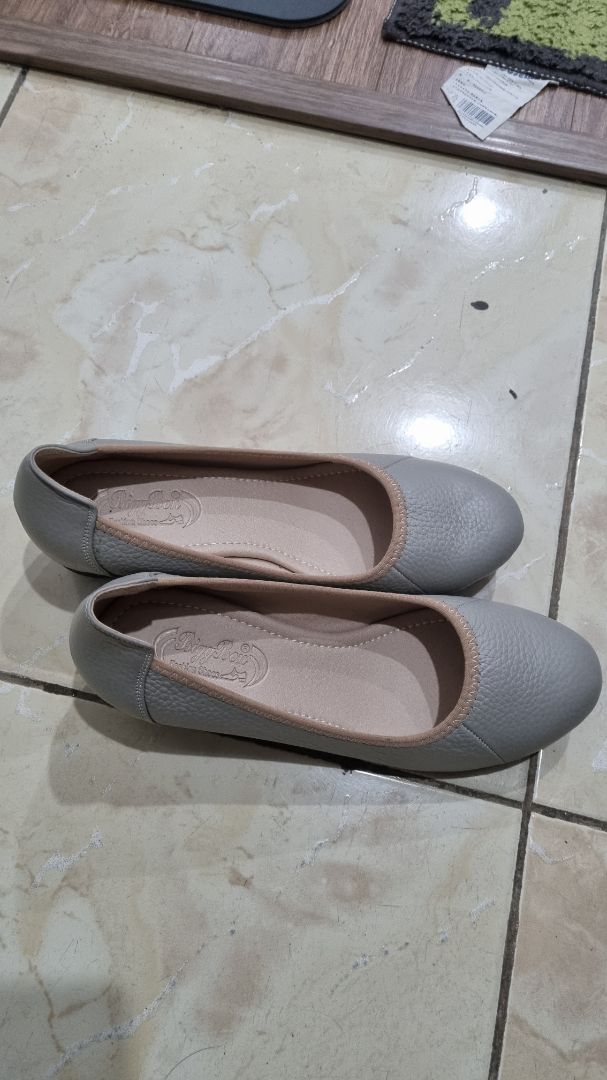 Da mềm, đi êm nhưng kích thước vẫn chưa chuẩn lắm. Size chân mình 39 Europe, mua size 40 của shop vẫn hơi kích một chút. Có lẽ đi thêm 1 thời gian nữa hy vọng rộng ra chút. Da mềm, đi êm nhưng kích thước vẫn chưa chuẩn lắm. Size chân mình 39 Europe, mua size 40 của shop vẫn hơi kích một chút. Có lẽ đi thêm 1 thời gian nữa hy vọng rộng ra chút.