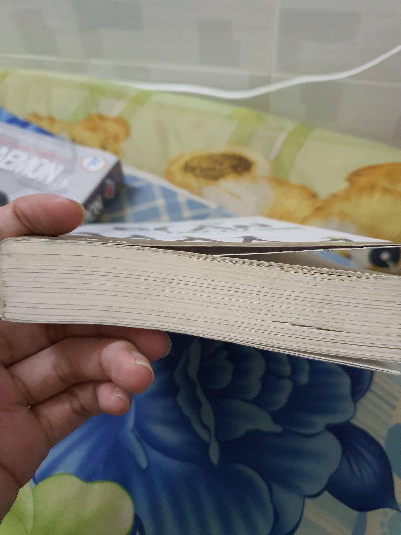 sách rất bụi, bẩn bị quăn góc. Rất không hài lòng