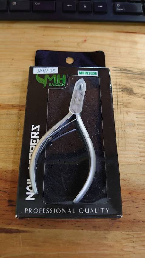 lúc đầu mua kìm này vì ko tìm thấy cái mình thích, nhưng khi nhận kìm và sủ dụng một lúc thì rất hài lòng, kìm khá nặng và màu xám bạc rất đẹp.