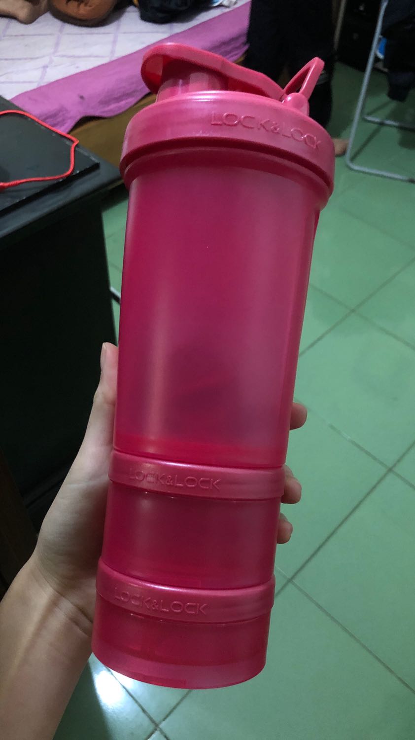 Mình mới nhận hàng lúc chiều hôm 12/12 đặt xong 13/12 đã nhận được rồi mình mua sale rẻ lắm áp mgg vào còn gần 1tr3 thôi còn được tặng bình nước nữa . Mình đã thử dùng và thấy tạm ổn . Lần đầu tiên đặt và mua hàng của tiki đã để lại cho mình ấn tượng cực tốt thích lắm