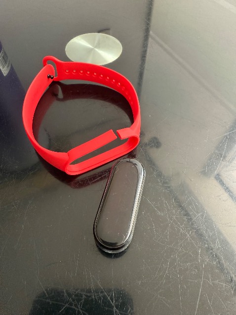 Sản phẩm màu sắc đẹp nhưng mới đeo dc 1 ngày thì đứt luôn, Chất lượng kém