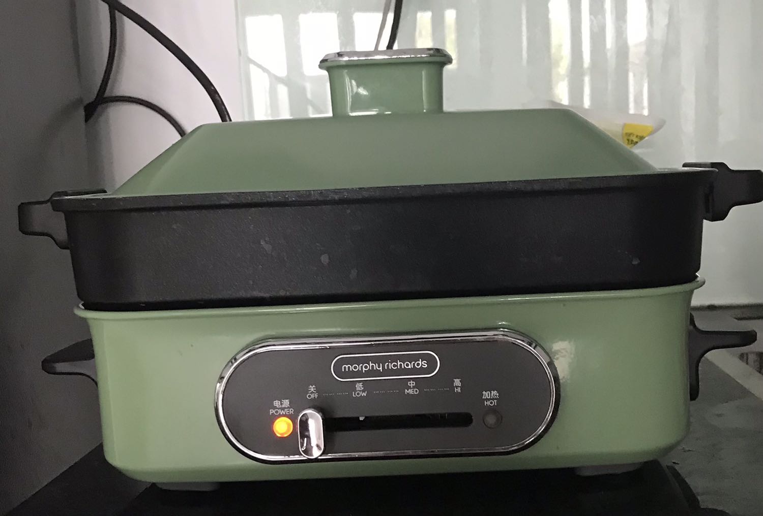 Màu sắc sang trọng. Nhiệt độ trên bề mặt không đều lắm.