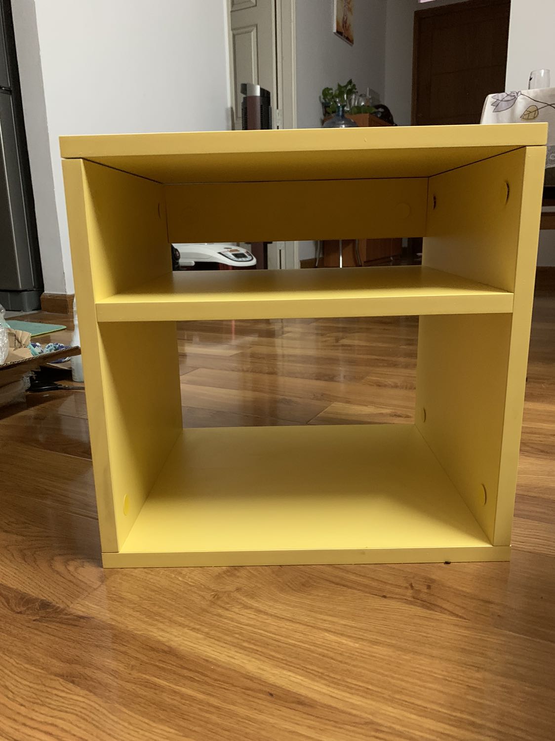 Sản phẩm đẹp chắc chắn, lắp ráp nhanh khoảng 30p là xong. Màu sắc hơi sáng, ban đầu mình tưởng màu vàng đồng.