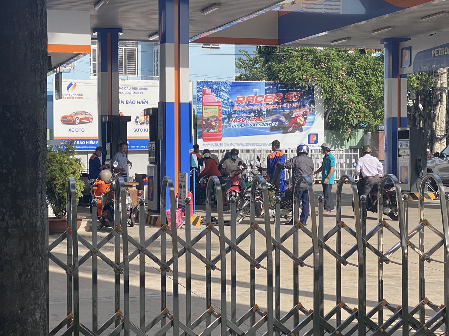 Cuộc Săn Cừu Hoang
Sau Cơn Động Đất
Xứ Sở Diệu Kỳ Tàn Bạo Và Chốn Tận Cùng Thế Giới
Ngầm
Phía Sau Màn Đêm
Những Người Đàn Ông Không Có Đàn Bà
Thư Viện Kỳ Lạ
Giết Chỉ Huy Đội Kỵ Sĩ

thấy có sale hay shop nào bán giá ngon, sách đẹp hú a nhé