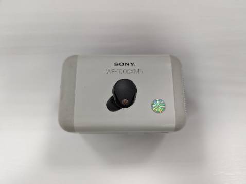 Đóng gói cẩn thận, giao hàng nhanh. App hỗ trợ nhiều chức năng, chế độ khử tiếng ồn ANC tốt, có chức năng tạm tắt nhạc khi nói chuyện và chuyển giữa các chế độ nghe khi ở yên, đi hoặc chạy bộ. Âm thanh hay, bass mạnh chắc, mid ổn, treb tốt. Nghe lossless rất ổn. Để nghe Spotify hằng ngày rất ok