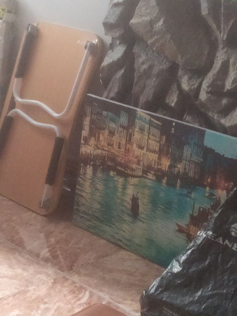 tiki giao hàng nhanh,shipper thân thiện ,khâu đóng gói rất cẩn thận,tranh đẹp,giá nhluw shop có cả đinh kèm theo thì tốt hơn vẫn cho 5sao cho sản phẩm