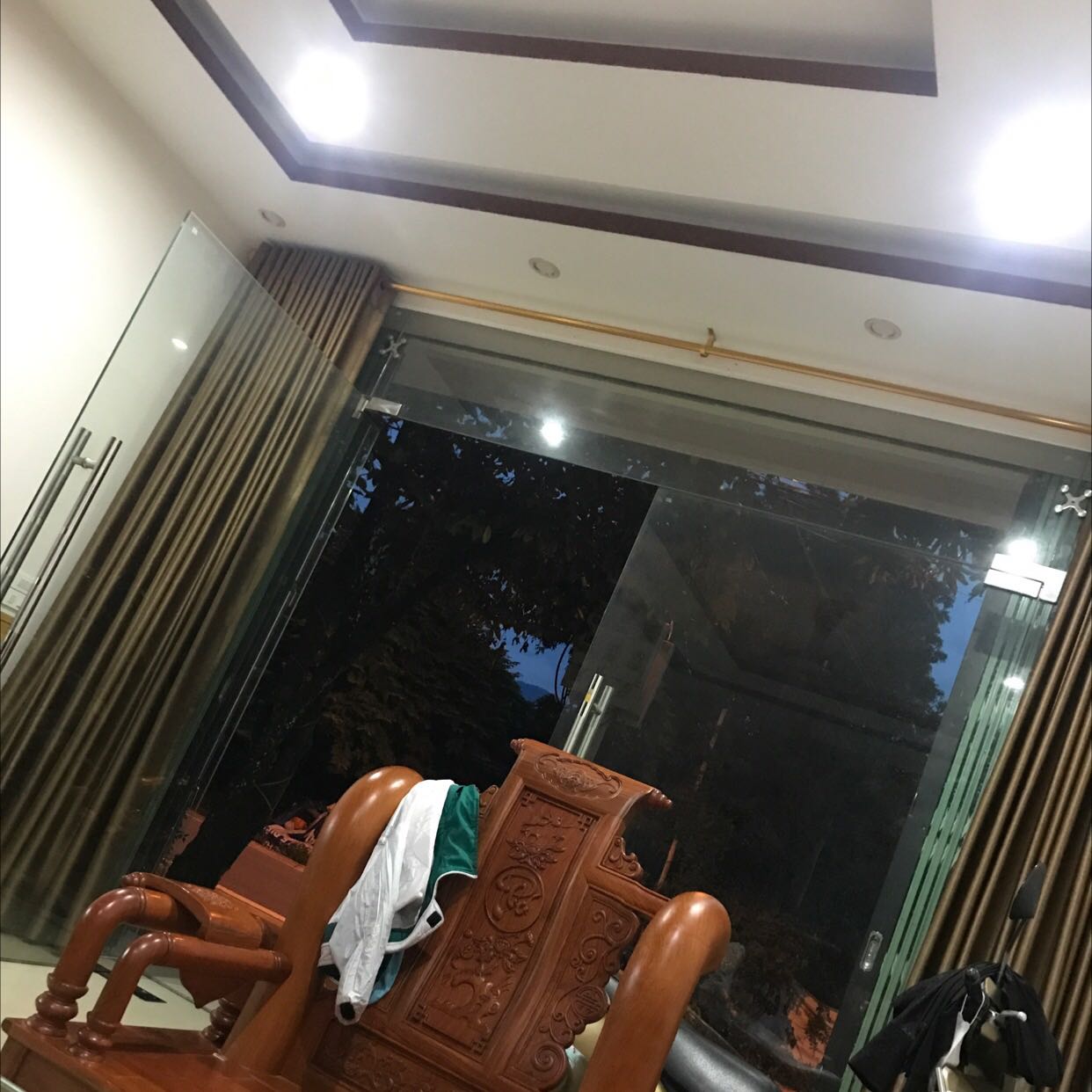 Ối giời ơi đánh giá dưới 5* thì K cho gửi. Cứ bắt buộc phải 5* đến chịu shop.