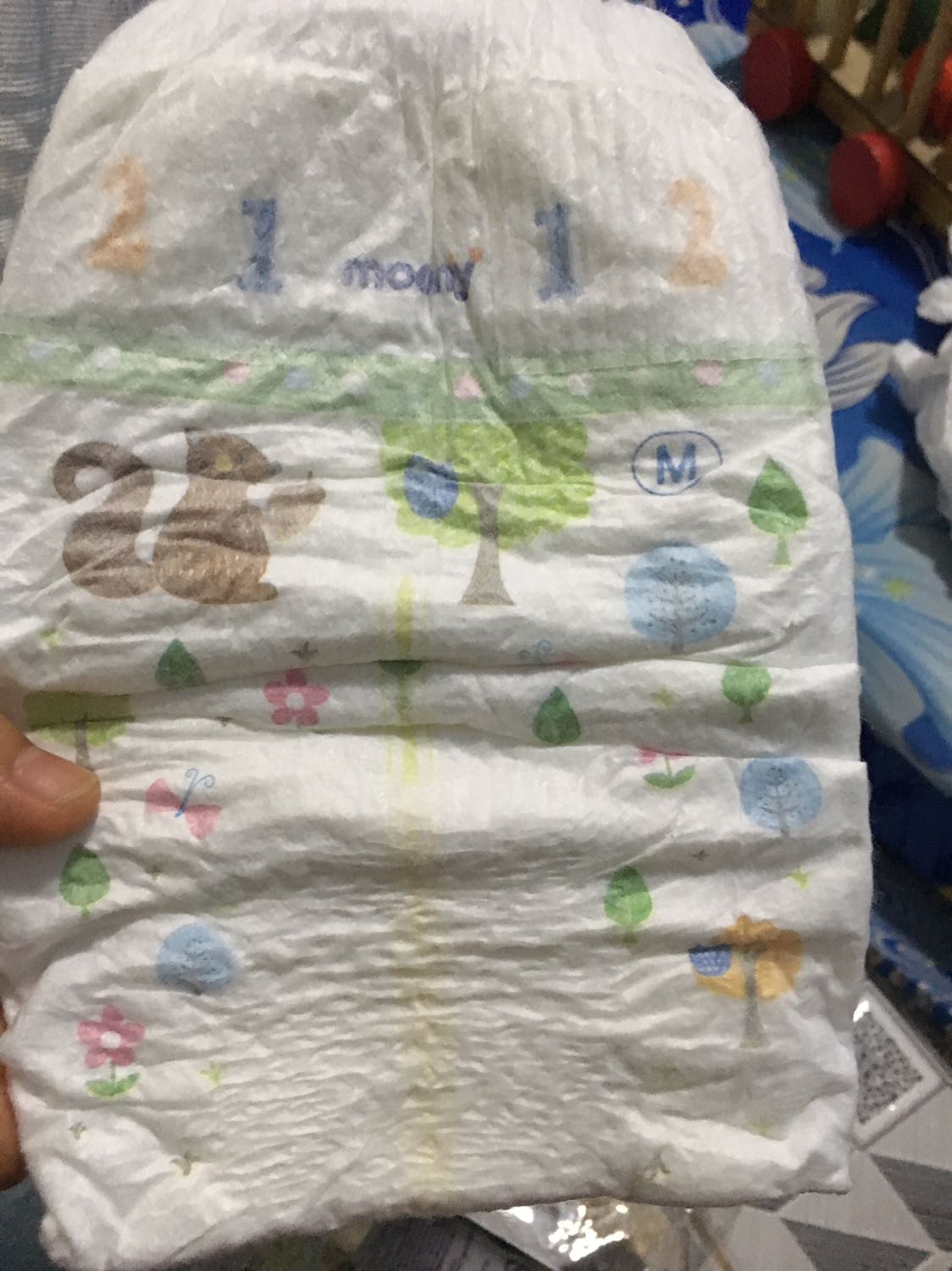 Tã này mình hay mua của tiki trading và luôn yên tâm. Đợt này thấy giao mẫu bao bì mới đẹp và xịn xò hơn. Dù dịch bệnh nhưng phải công nhận tiki vẫn giao hàng rất tốt đúng hạn và đóng gói tốt