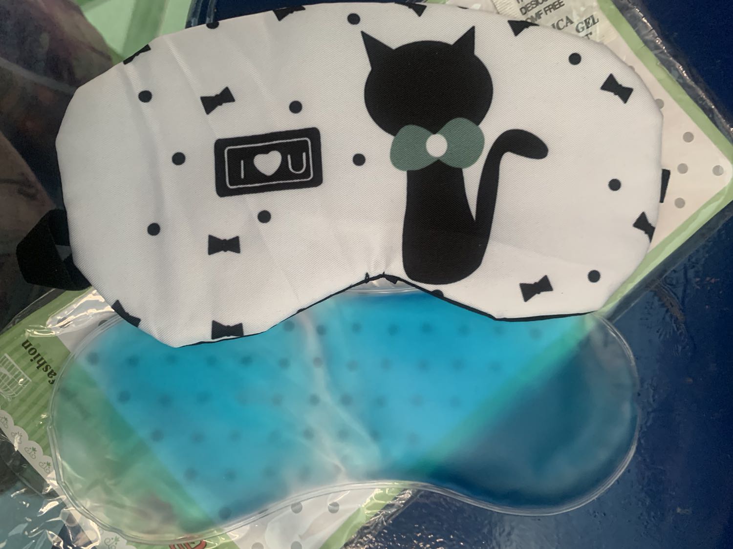 Hình giao ngẫu nhiên nên không có ý kiến. Túi nước mát rượi à, bịt thì cũng êm, dây rịt không quá siết