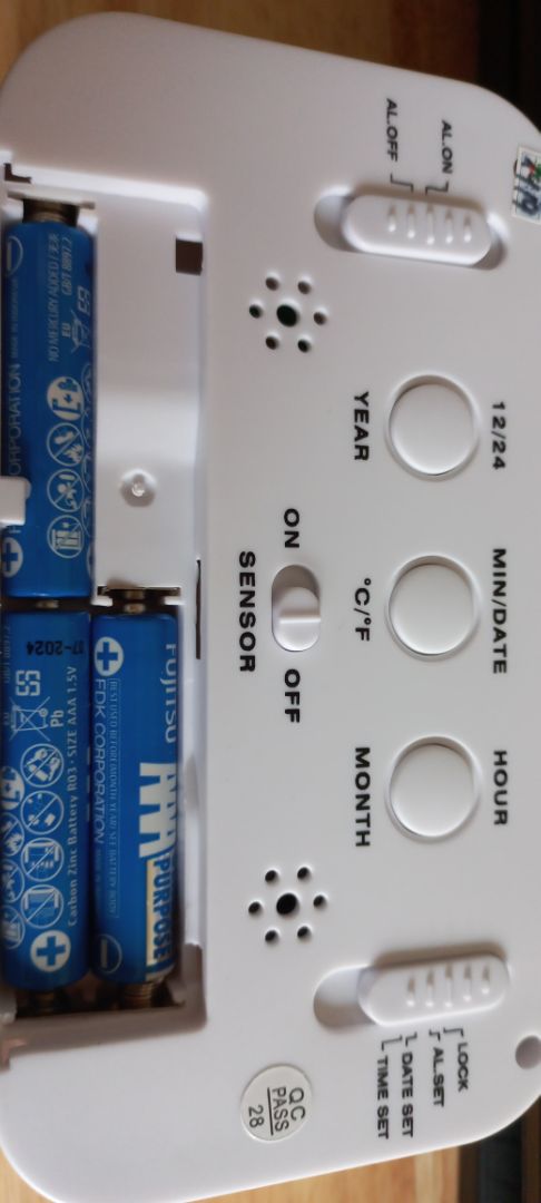 thiết kế hệ thống cài đặt rất gọn, khoa học và dễ hiểu, chuông kêu không bị khó chịu nhưng vẫn đảm bảo hiệu quả đúng mục đích :)) Mọi người lưu ý là đồng hồ dùng 3 viên pin AAA nha. thiết kế hệ thống cài đặt rất gọn, khoa học và dễ hiểu, chuông kêu không bị khó chịu nhưng vẫn đảm bảo hiệu quả đúng mục đích :)) Mọi người lưu ý là đồng hồ dùng 3 viên pin AAA nha.