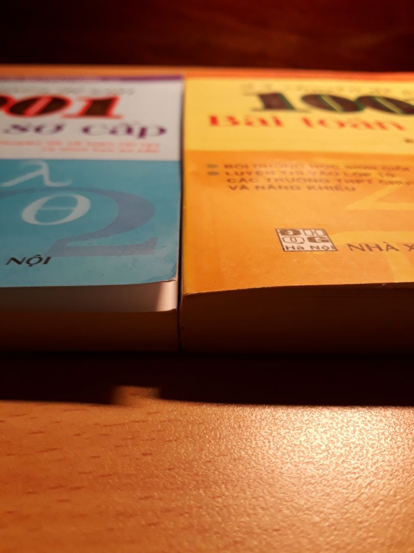 có 1 quyển như fake ý 
kích cỡ khác so với quyển gốc
chất giấy khác
chữ chìm quay 90 độ so với bản gốc
nội dung thì có lẽ ko đổi
dùng cũng tạm ổn nhưng nếu có thể thì mong shop đổi lại cho