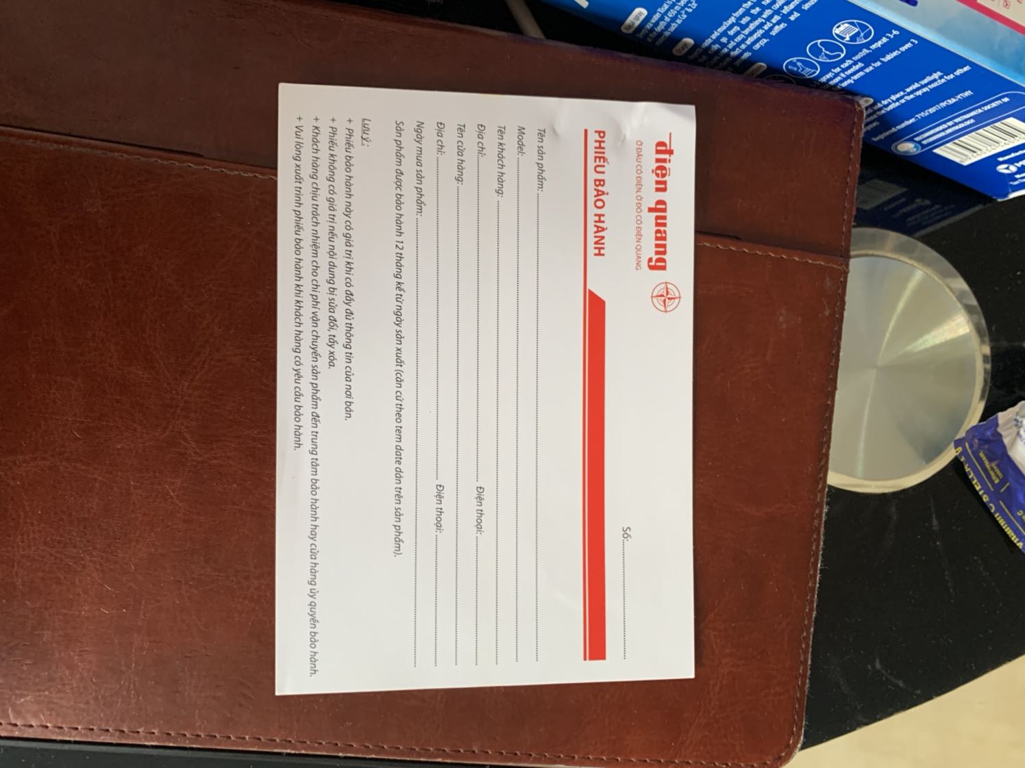 Không bắt được con muỗi nào hết, muỗi vẫn còn, phiếu bảo hành không điền thông tin gì hết, trong khi quy định được bảo hành là phải điền đầy đủ thông tin