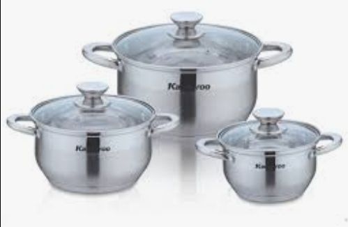 Nồi nhìn xịn xò con sò huyết. Nồi 24cm mà to ghê, luộc được con gà 1.2kg. Thêm thùng bia thì bá cháy con heo quay.