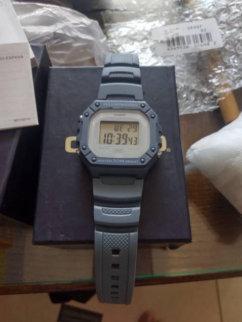 Đẹp xuất sắc, phím bấm nhạy. Độ hoàn thiện tốt. Bền hay ko còn chờ thời gian!