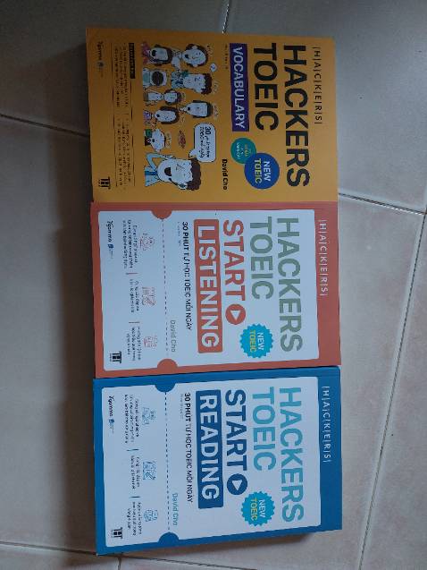mình khá thất vọng về shop ạ😢 sách như đã rất cũ, mình thấy để có tặng quà mà lúc mình mở ra chỉ có 3 cuốn 😩 chỉ có vocabulary là có màu còn reading và listening như photo lại ạ 🥲 mong shop coi lại nhận xét và sự góp ý của mình vì sách đặt rất mắc chứ không rẻ. Đây là đơn mình đặt mà thất vọng tràn trề luon á 😓