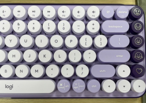 Bàn phím siêu xinh luôn, màu tím cưng xỉu, gõ nghe rất đã và êm 💜 giao hàng nhanh và cẩn thận, không có gì để chê hết luôn nha 🥰