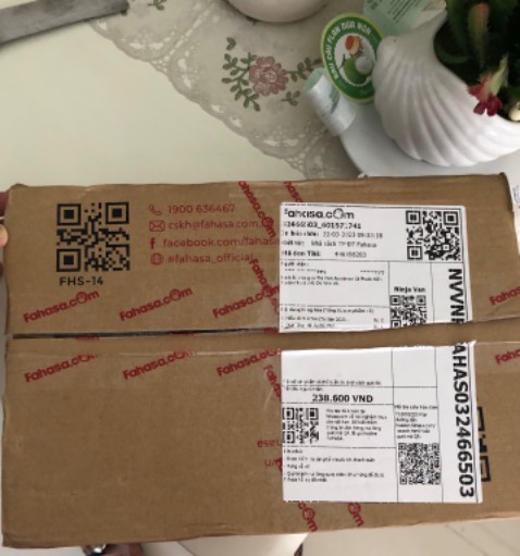 Shop giao hàng rất nhanh. Đóng gói cẩn thận. Mình chưa đọc nên chưa bik nội dung ntn. Nhưng thấy rất nhiều người khen hay. Giá bìa 158k/cuốn nhưng shop bán có 134k, mình mua 2 cuốn còn dc voucher giảm giá nữa. Sẽ ủng hộ shop nếu có nhu cầu.