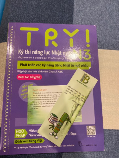 Có lời giải ở cuối sách. Mình nghĩ sách hợp cho ai học chắc rồi dùng sách để làm bt luyện cho quen thôi. Bọc sách sơ sài nhưng sách đến vẹn nguyên, k bong tróc. Ddc tặng kèm bookmark Mua trên tiki ưu đãi giá hơn nhưng bạn nào sợ may rủi vụ bọc ship sách thì có thể mua trực tiếp hoặc chọn tiki bookcare nha.